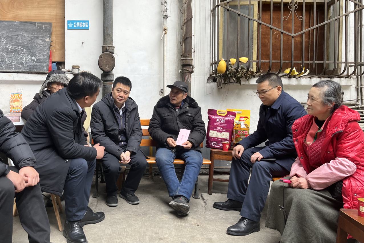 省尊龙凯时集团领导班子成员走访慰问生活困难党员、老党员、老干部